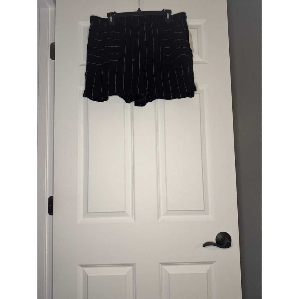 Time And Tru Linen Pull On Vertical Pinstripe Shorts Large 12-14 Nwt